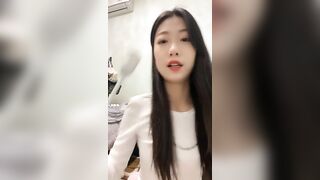 绿播女神下海！收费房大尺度自慰！脱光光苗条贫乳，张开双腿多毛骚穴掰开，揉搓阴蒂娇喘