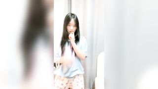 邻家少女下海直播！【叶萝莉】活泼可爱颜值很高身材好，全身上下充满了少女的气息！1