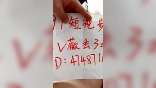 颜值美少妇、痴狂的吃鸡，摩擦骚逼，射进骚嘴里，爽得一批