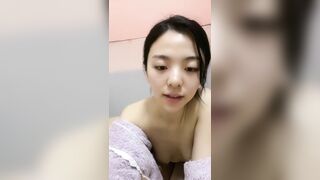 -小白甜妹  ♈迷你级，坐标湖南，清纯邻家妹子，【小白甜妹】，吹风机加热逼这是什么操作，极品反差，骚劲上来了好疯狂！