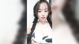 美少女脸穴同框 展现美妙身材小穴湿嫩多汁圆润蜜乳 这身材蜜穴令人窒息