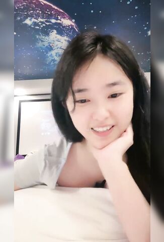 甜美纯情萝莉吃鸡自慰扣逼，一下海就来如此大尺度！才20岁的美眉