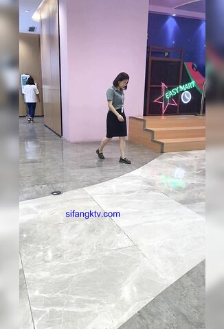 商场女厕全景偷拍几位少妇嘘嘘 肥美的大鲍鱼完美呈现