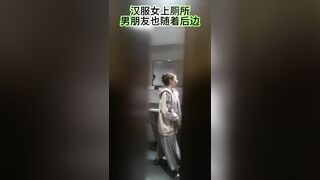 十一月最新流出 手持厕拍精品大神潜入高校旁边餐厅多角度偷拍学妹尿尿