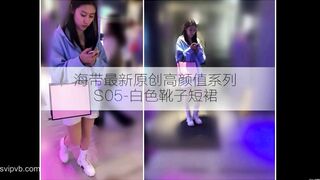 商场女厕偷拍白靴短裙漂亮美女的小黑鲍