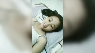 【00后萝莉小孕妇】。准妈妈在怀孕期间，依然坚守黄播第一线，老公讲解，孕期身体变化，乳房，阴道，分泌物，各种特写