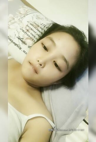 【00后萝莉小孕妇】。准妈妈在怀孕期间，依然坚守黄播第一线，老公讲解，孕期身体变化，乳房，阴道，分泌物，各种特写